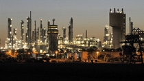 Das Herz der BASF-Gruppe ist die BASF SE mit ihrem Stammwerk in Ludwigshafen am Rhein. Mit etwa 250 Produktionsbetrieben, vielen hundert Labors, Technika, Werkstätten und Büros ist es der größte zusammenhängende Chemiekomplex der Welt. Abdruck honorarfrei. Copyright by BASF.
The heart of BASF Group is BASF SE headquartered in Ludwigshafen, Germany. With about 250 production plants, several hundred laboratories, technical centers, workshops and offices, it is the largest integrated chemical complex in the world.
Print free of charge. Copyright by BASF. Das Herz der BASF-Gruppe ist die BASF SE mit ihrem Stammwerk in Ludwigshafen am Rhein. Mit etwa 250 Produktionsbetrieben, vielen hundert Labors, Technika, Werkstätten und Büros ist es der größte zusammenhängende Chemiekomplex der Welt. Abdruck honorarfrei. Copyright by BASF.
The heart of BASF Group is BASF SE headquartered in Ludwigshafen, Germany. With about 250 production plants, several hundred laboratories, technical centers, workshops and offices, it is the largest integrated chemical complex in the world.
Print free of charge. Copyright by BASF.