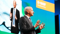 Dr. Markus Kamieth, Chairman of the Board of Executive Directors of BASF SE, speaking at the Annual Shareholders’ Meeting
Photo: BASF SE Dr. Markus Kamieth, Chairman of the Board of Executive Directors of BASF SE, speaking at the Annual Shareholders’ Meeting
Photo: BASF SE
