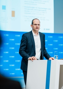 Annual Press Conference for the full year 2025, Dr. Dirk Elvermann, Chief Financial Officer.
Photo: BASF SE Annual Press Conference for the full year 2025, Dr. Dirk Elvermann, Chief Financial Officer.
Photo: BASF SE