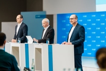 Annual Press Conference for the full year 2025, Dr. Dirk Elvermann, Chief Financial Officer (left), Dr. Markus Kamieth, Chairman of the Board of Executive Directors (center).
Photo: BASF SE Annual Press Conference for the full year 2025, Dr. Dirk Elvermann, Chief Financial Officer (left), Dr. Markus Kamieth, Chairman of the Board of Executive Directors (center).
Photo: BASF SE