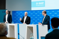 Annual Press Conference for the full year 2025, Dr. Dirk Elvermann, Chief Financial Officer (left), Dr. Markus Kamieth, Chairman of the Board of Executive Directors (center).
Photo: BASF SE Annual Press Conference for the full year 2025, Dr. Dirk Elvermann, Chief Financial Officer (left), Dr. Markus Kamieth, Chairman of the Board of Executive Directors (center).
Photo: BASF SE