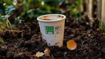 For sustainable food packaging, Metpack, Istanbul, now offers paper and board which is certified home-compostable according to DIN EN 13432 and coated with BASF’s ecovio® 70 PS14H6.
Photo: BASF SE For sustainable food packaging, Metpack, Istanbul, now offers paper and board which is certified home-compostable according to DIN EN 13432 and coated with BASF’s ecovio® 70 PS14H6.
Photo: BASF SE