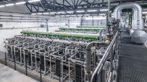 The individual electrolyzer modules are linked to each other and to the H2 network at the site in three so-called arrays.
Photo: BASF SE The individual electrolyzer modules are linked to each other and to the H2 network at the site in three so-called arrays.
Photo: BASF SE