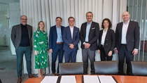 Signing the license agreement (from left to right): Matthias Hoetzl, Director Commercial Sales, Andritz; Katharina Sandriesser, Legal Counsel, Andritz; Dr. Klaus Bärnthaler, Vice President Proposal & Business Development, Andritz; Dietmar Heinisser, Member of the Board, Andritz; Vasilios Galanos, Senior Vice President Intermediates Europe, BASF; Hamideh Ahi, Technical Marketing Manager OASE, BASF; Glenn Langguth, Global Commercial Management OASE, BASF.
Photo: BASF Signing the license agreement (from left to right): Matthias Hoetzl, Director Commercial Sales, Andritz; Katharina Sandriesser, Legal Counsel, Andritz; Dr. Klaus Bärnthaler, Vice President Proposal & Business Development, Andritz; Dietmar Heinisser, Member of the Board, Andritz; Vasilios Galanos, Senior Vice President Intermediates Europe, BASF; Hamideh Ahi, Technical Marketing Manager OASE, BASF; Glenn Langguth, Global Commercial Management OASE, BASF.
Photo: BASF