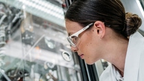 Battery recycling closes the loop in electromobility - Lab technician Theresa Simon checks the crystallization of the lithium salts in a laboratory reactor. Battery recycling closes the loop in electromobility - Lab technician Theresa Simon checks the crystallization of the lithium salts in a laboratory reactor.