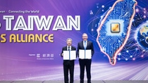 Jens Liebermann (rechts), Senior Vice President des Geschäftsbereichs Global Electronic Materials und Vorsitzender der BASF Taiwan, unterzeichnete die Absichtserklärung (Letter of Intent, LOI) mit Ming-Hsin Kung (links), Taiwans Minister für Wirtschaftsangelegenheiten, auf der Taiwan Business Alliance Conference 2026. Dies unterstreicht BASFs langfristiges Engagement für das Halbleiter-Ökosystem in Taiwan.
Foto: Taiwans Ministerium für Wirtschaftsangelegenheiten Jens Liebermann (rechts), Senior Vice President des Geschäftsbereichs Global Electronic Materials und Vorsitzender der BASF Taiwan, unterzeichnete die Absichtserklärung (Letter of Intent, LOI) mit Ming-Hsin Kung (links), Taiwans Minister für Wirtschaftsangelegenheiten, auf der Taiwan Business Alliance Conference 2026. Dies unterstreicht BASFs langfristiges Engagement für das Halbleiter-Ökosystem in Taiwan.
Foto: Taiwans Ministerium für Wirtschaftsangelegenheiten