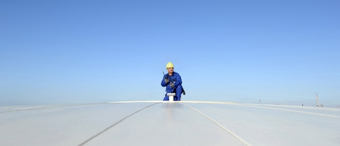 The Friesenheim Island section of BASF’s Verbund site in Ludwigshafen is home to 50 tanks that supply the production facilities with feedstocks. BASF employee Dehset Karinca follows a set route as he carries out an inspection of the tank storage facility. On the roof of the toluene tank, he checks the seals and carries out maintenance. The Friesenheim Island section of BASF’s Verbund site in Ludwigshafen is home to 50 tanks that supply the production facilities with feedstocks. BASF employee Dehset Karinca follows a set route as he carries out an inspection of the tank storage facility. On the roof of the toluene tank, he checks the seals and carries out maintenance.
