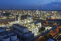 Mit 10 Quadratkilometern Werksgelände im Herzen Europas ist der Verbundstandort Ludwigshafen das größte zusammenhängende Chemieareal der Welt. Ein dichtes Netzwerk von rund 200 Produktionsanlagen bietet besonders gute Voraussetzungen für das Herstellen komplexer und hochveredelter Produkte. Als Technologieplattform und Kompetenzzentrum für die BASF Gruppe ist der Standort eine wichtige Quelle für Innovationen bei Produkten, Methoden und Verfahren. Mit 10 Quadratkilometern Werksgelände im Herzen Europas ist der Verbundstandort Ludwigshafen das größte zusammenhängende Chemieareal der Welt. Ein dichtes Netzwerk von rund 200 Produktionsanlagen bietet besonders gute Voraussetzungen für das Herstellen komplexer und hochveredelter Produkte. Als Technologieplattform und Kompetenzzentrum für die BASF Gruppe ist der Standort eine wichtige Quelle für Innovationen bei Produkten, Methoden und Verfahren.