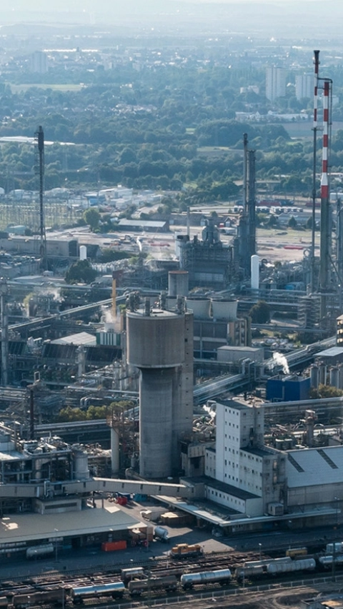 Im Rahmen des BASF Erlebnis-Samstags am 10. Oktober können die Besucher an einer Werkrundfahrt quer über das Chemie-Areal der BASF in Ludwigshafen teilnehmen.