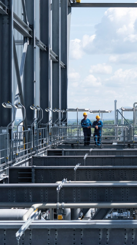 The new acetylene plant, which replaces the almost 60-year-old previous plant at the Ludwigshafen Verbund site, has an annual capacity of 90,000 metric tons. Around 20 plants at the Ludwigshafen site use acetylene as a chemical building block and starting material for manufacturing many everyday products, including pharmaceuticals, plastics, solvents, electronic chemicals and highly elastic textile fibers. BASF customers use these products in the automotive, pharma, construction, consumer goods and textile industries. The integration of the plant into BASF's Verbund system offers advantages such as efficient use of resources, excellent production synergies and short supply routes. In this way, BASF is further enhancing the long-term competitiveness of the Ludwigshafen site. Carsten Triska (left), shift supervisor, and Christian Ackermann (right), plant operator, on a safety walk in the acetylene plant.