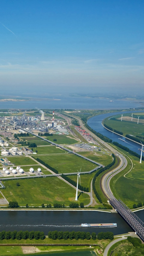 BASF Group's second most important production center is located in Antwerp, in the north of Belgium. The Verbund site is directly connected to the North Sea, the Port of Antwerp and the European hinterland. BASF Antwerp is about six square kilometers large and includes around 50 plants, bundled into 15 integrated production clusters.