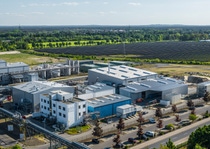 At its production site in Schwarzheide, Germany, BASF operates one of the largest commercial recycling plants for producing black mass from end-of-life batteries and production scrap in Europe.
Photo: BASF At its production site in Schwarzheide, Germany, BASF operates one of the largest commercial recycling plants for producing black mass from end-of-life batteries and production scrap in Europe.
Photo: BASF