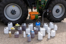 With ADAMA, BASF, Bayer, Belchim Crop Protection, Certis Europe, Corteva Agriscience, FMC Corporation, Nufarm, Rovensa Group and Syngenta, a growing number of crop protection manufacturers are supporting the easyconnect closed transfer system (CTS). This will provide farmers and operators in Europe with even more flexibility, enabling them to handle crop protection products faster, easier and safer compared to conventional methods. With ADAMA, BASF, Bayer, Belchim Crop Protection, Certis Europe, Corteva Agriscience, FMC Corporation, Nufarm, Rovensa Group and Syngenta, a growing number of crop protection manufacturers are supporting the easyconnect closed transfer system (CTS). This will provide farmers and operators in Europe with even more flexibility, enabling them to handle crop protection products faster, easier and safer compared to conventional methods.