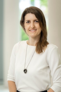 06672_2021 D 105 Porträt 3 Personen 06672_2021 D 105 Porträt 3 Personen