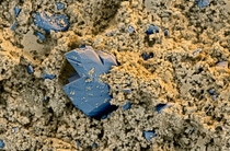 Zement, Wasser, Sand und Kies  das Grundrezept für Beton hat sich seit der Antike nicht verändert. Schon die Römer bauten mit dem vielseitigen Material. Kolosseum und Pantheon können deshalb auch heute noch bewundert werden. Doch die Zusatzstoffe, die den Beton nach Wunsch flexibler, härter oder fließfähiger machen sollen, sind andere: Während die Römer Naturprodukte wie Haare oder Eier verwendeten, handelt es sich bei den heutigen Betonzusatzmitteln um Hochtechnologie. Damit der Beton schneller härtet, haben Forscher der BASF den Härtungsbeschleuniger X-Seed® entwickelt. Kleine Kristalle, die nach und nach wachsen und sich ineinander verhaken, sorgen dafür, dass der Beton hart wird. In X-Seed sind bereits nanoskalige Kristallkeime vorhanden, die diesen Prozess beschleunigen: Innerhalb der ersten sechs bis zwölf Stunden härtet der Beton damit schneller. Wärme wird so zum Härten überflüssig, und der Beton ist besonders fest und haltbar. Wenn kleine Kristalle große Wirkung haben, dann ist das Chemie, die verbindet. Von BASF.
Vergrößerung 960:1 (bei 12 cm Bildbreite) 
Abdruck honorarfrei. Copyright by BASF.
Cement, water, sand and gravel  the basic recipe for concrete hasnt changed for over 2,000 years. The Romans used the versatile material for construction, which is why the Coliseum and the Pantheon can still be admired by tourists today. But the admixtures that make concrete harder, more flexible or more flowable as required are different. While the Romans used natural products like hair or eggs, todays concrete admixtures are distinctly high-tech. To make the concrete harden more quickly, BASF researchers have developed X-SEED®, a hardening accelerator. Small crystals that gradually grow and interlock ensure that the concrete hardens. X-Seed already contains small nanoscale crystal seeds that accelerate this process and help to speed up concrete hardening in the first six to twelve hours. This means that heat is no longer needed for hardening and the concrete  Zement, Wasser, Sand und Kies  das Grundrezept für Beton hat sich seit der Antike nicht verändert. Schon die Römer bauten mit dem vielseitigen Material. Kolosseum und Pantheon können deshalb auch heute noch bewundert werden. Doch die Zusatzstoffe, die den Beton nach Wunsch flexibler, härter oder fließfähiger machen sollen, sind andere: Während die Römer Naturprodukte wie Haare oder Eier verwendeten, handelt es sich bei den heutigen Betonzusatzmitteln um Hochtechnologie. Damit der Beton schneller härtet, haben Forscher der BASF den Härtungsbeschleuniger X-Seed® entwickelt. Kleine Kristalle, die nach und nach wachsen und sich ineinander verhaken, sorgen dafür, dass der Beton hart wird. In X-Seed sind bereits nanoskalige Kristallkeime vorhanden, die diesen Prozess beschleunigen: Innerhalb der ersten sechs bis zwölf Stunden härtet der Beton damit schneller. Wärme wird so zum Härten überflüssig, und der Beton ist besonders fest und haltbar. Wenn kleine Kristalle große Wirkung haben, dann ist das Chemie, die verbindet. Von BASF.
Vergrößerung 960:1 (bei 12 cm Bildbreite) 
Abdruck honorarfrei. Copyright by BASF.
Cement, water, sand and gravel  the basic recipe for concrete hasnt changed for over 2,000 years. The Romans used the versatile material for construction, which is why the Coliseum and the Pantheon can still be admired by tourists today. But the admixtures that make concrete harder, more flexible or more flowable as required are different. While the Romans used natural products like hair or eggs, todays concrete admixtures are distinctly high-tech. To make the concrete harden more quickly, BASF researchers have developed X-SEED®, a hardening accelerator. Small crystals that gradually grow and interlock ensure that the concrete hardens. X-Seed already contains small nanoscale crystal seeds that accelerate this process and help to speed up concrete hardening in the first six to twelve hours. This means that heat is no longer needed for hardening and the concrete