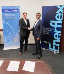 Kevin Anderson, Vice President Amine, Acetylen & Carbonyl Derivate für Nordamerika, BASF (links) und Stefan Ali, Vice President, Energy Transition, Enerflex, in Houston, Texas (rechts) nach der Unterzeichnung des Memorandum of Understanding (MoU) bei Enerflex. Kevin Anderson, Vice President Amine, Acetylen & Carbonyl Derivate für Nordamerika, BASF (links) und Stefan Ali, Vice President, Energy Transition, Enerflex, in Houston, Texas (rechts) nach der Unterzeichnung des Memorandum of Understanding (MoU) bei Enerflex.