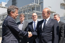 „Battery Materials meets Recycling“ on June 29, 2023 at BASF in Schwarzheide, Germany. From left to right: Dr. Robert Habeck, Bundesminister für Wirtschaft und Klimaschutz, Dr. Martin Brudermüller, Chairman of the Board of Executive Directors of BASF SE „Battery Materials meets Recycling“ on June 29, 2023 at BASF in Schwarzheide, Germany. From left to right: Dr. Robert Habeck, Bundesminister für Wirtschaft und Klimaschutz, Dr. Martin Brudermüller, Chairman of the Board of Executive Directors of BASF SE