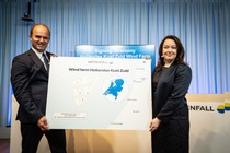 The CEOs of BASF and Vattenfall Dr. Martin Brudermüller (left) and Anna Borg show the location of the planned wind farm. The CEOs of BASF and Vattenfall Dr. Martin Brudermüller (left) and Anna Borg show the location of the planned wind farm.