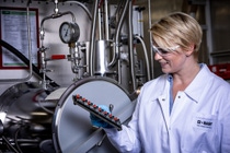 BASF is conducting global research into innovative cathode active materials that, depending on their composition, can be used in batteries for small to luxury cars. That’s how innovations from BASF are helping to further advance electromobility.BASF researcher Kathrin Michel checks test batteries that are investigated for several weeks under well-controlled temperature conditions. Even small test batteries provide very precise information about the future service life of the battery in an electric car. Photo: BASF SE BASF is conducting global research into innovative cathode active materials that, depending on their composition, can be used in batteries for small to luxury cars. That’s how innovations from BASF are helping to further advance electromobility.BASF researcher Kathrin Michel checks test batteries that are investigated for several weeks under well-controlled temperature conditions. Even small test batteries provide very precise information about the future service life of the battery in an electric car. Photo: BASF SE