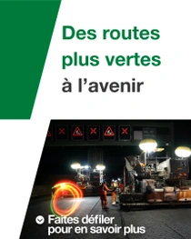 Des travaux sur la route la nuit avec des travailleurs et des machines. Un tourbillon de lumière flotte sur la scène. Le texte indique : « Des routes plus vertes nous attendent. » Des travaux sur la route la nuit avec des travailleurs et des machines. Un tourbillon de lumière flotte sur la scène. Le texte indique : « Des routes plus vertes nous attendent. »