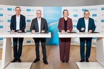 From left: Dr. Marc Heider (Chair of the Spokesperson Committee of Executive Employees, BASF SE), Sinischa Horvat (Chair of the Works Council, BASF SE) Dr. Katja Scharpwinkel (Member of the Board of Executive Directors and Industrial Relations Director, BASF SE) Dr. Helmut Winterling (President European Verbund Sites, BASF SE) during the symbolic signing of the new site agreement.
Photo: BASF/Andreas Henn From left: Dr. Marc Heider (Chair of the Spokesperson Committee of Executive Employees, BASF SE), Sinischa Horvat (Chair of the Works Council, BASF SE) Dr. Katja Scharpwinkel (Member of the Board of Executive Directors and Industrial Relations Director, BASF SE) Dr. Helmut Winterling (President European Verbund Sites, BASF SE) during the symbolic signing of the new site agreement.
Photo: BASF/Andreas Henn